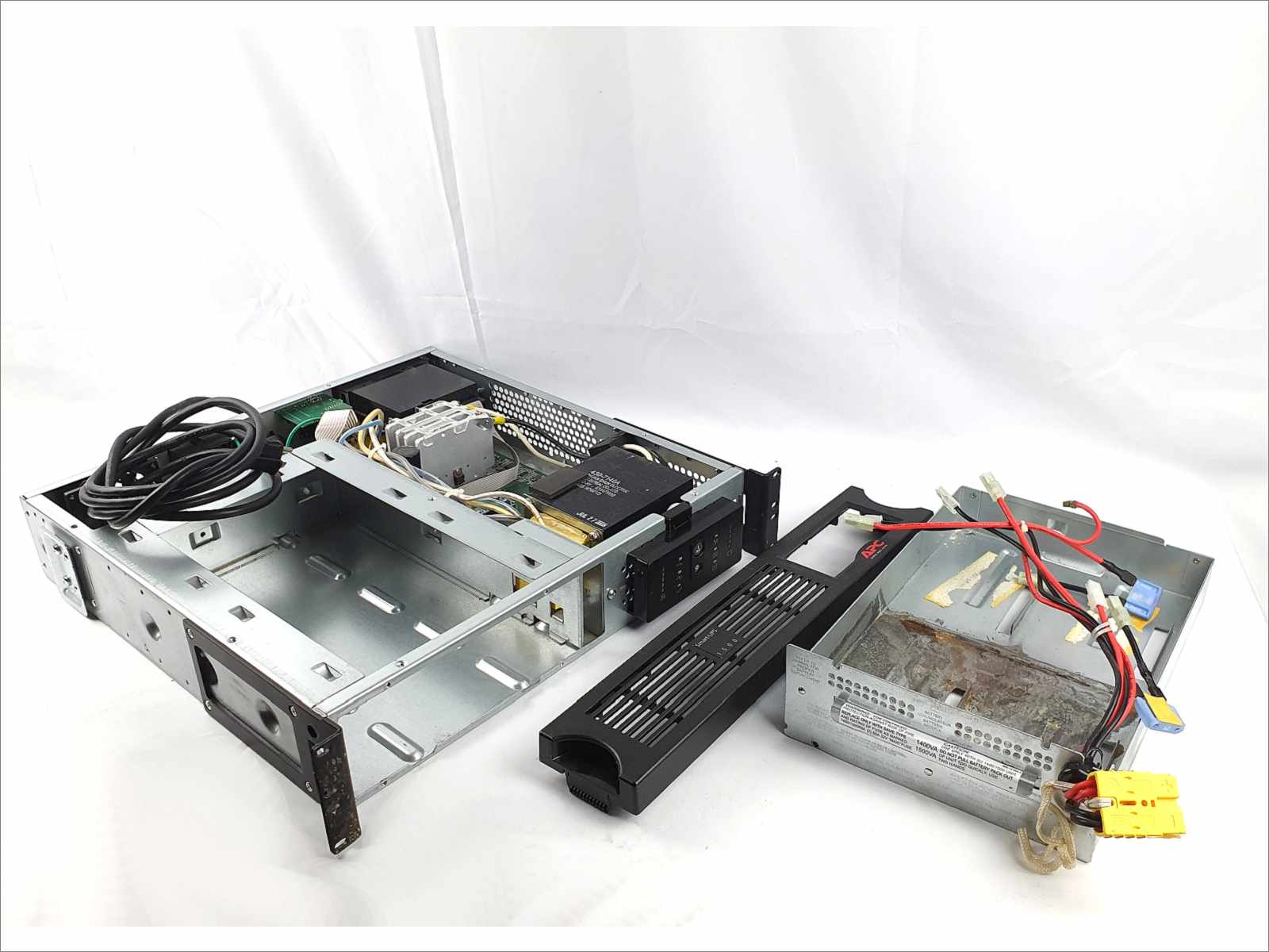 APC Smart-UPS Uninterruptible power supply Part Number SMT1500RM2U