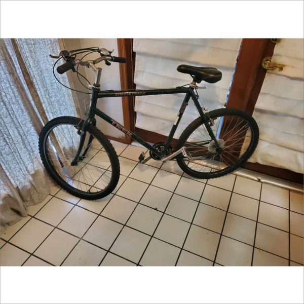 Trek 930 BS6192 22" Frame 26" Wheel 18 Speed Men Green Mountain Bike Bicycle Single Track w/ V brakes