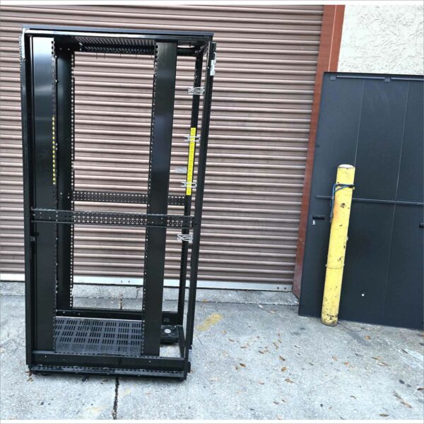 Dell 42U,19",32" depth Server Rack Cabinet, Fan Compatible Top, Perforated Door