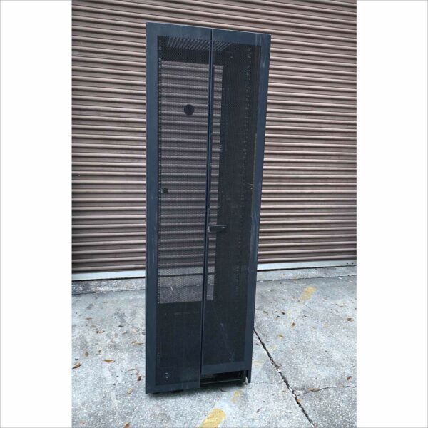 Dell 42U,19",32" depth Server Rack Cabinet, Fan Compatible Top, Perforated Door