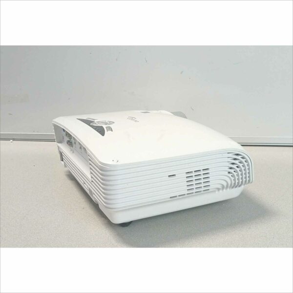 Optoma HD20 DLP Projector SN#Q8MQ143AAAAAC0021 Hours 40